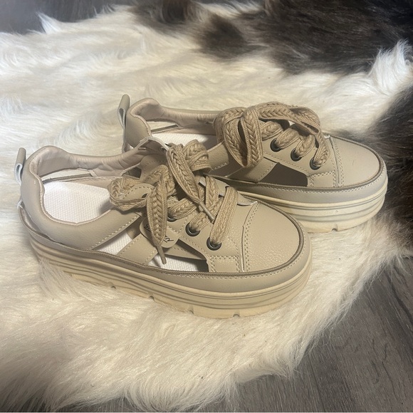 Platform Sneakers size 7.5/8 Beige/Tan, super comfy -mint condition- never worn - Picture 5 of 8